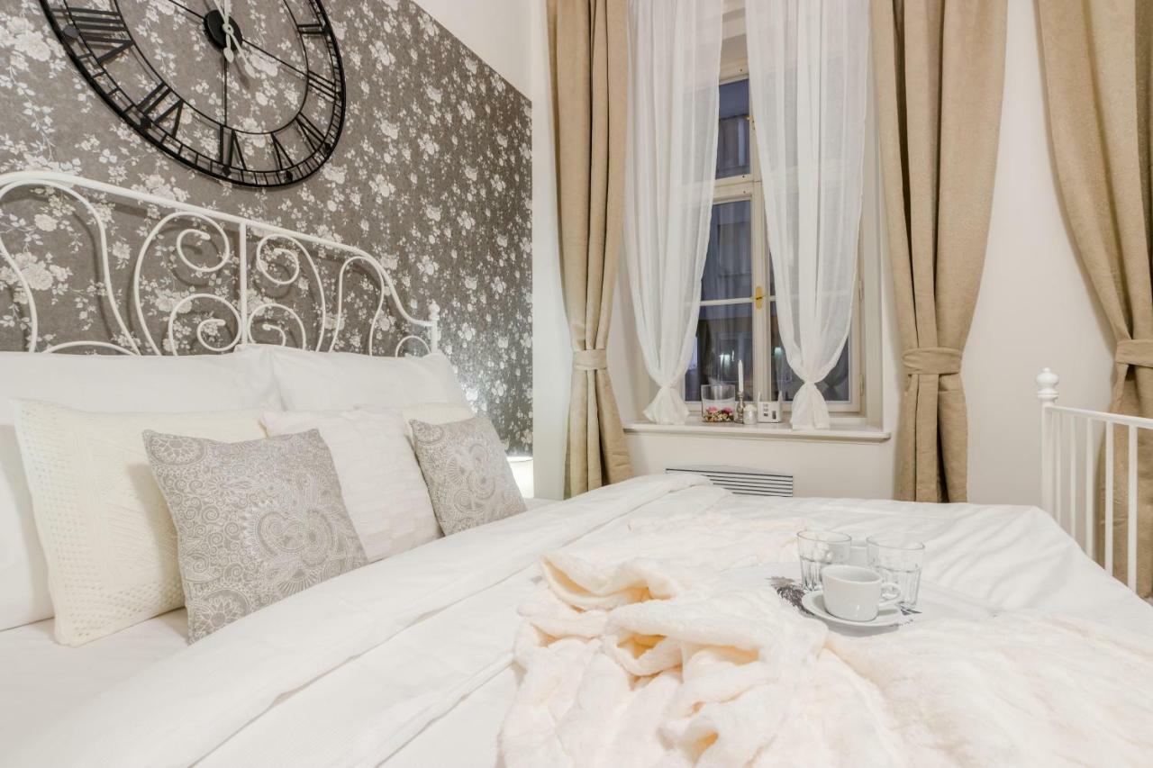 Prague Apt Near Charles Bridge By Michal&Friends Extérieur photo